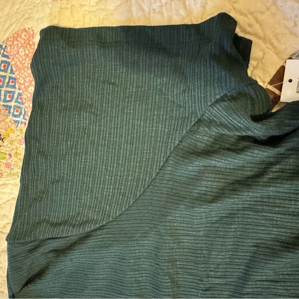 Old Navy Women's Dark Green Short Sleeve Luxe Ribbed Tee 2X - Picture 2 of 6